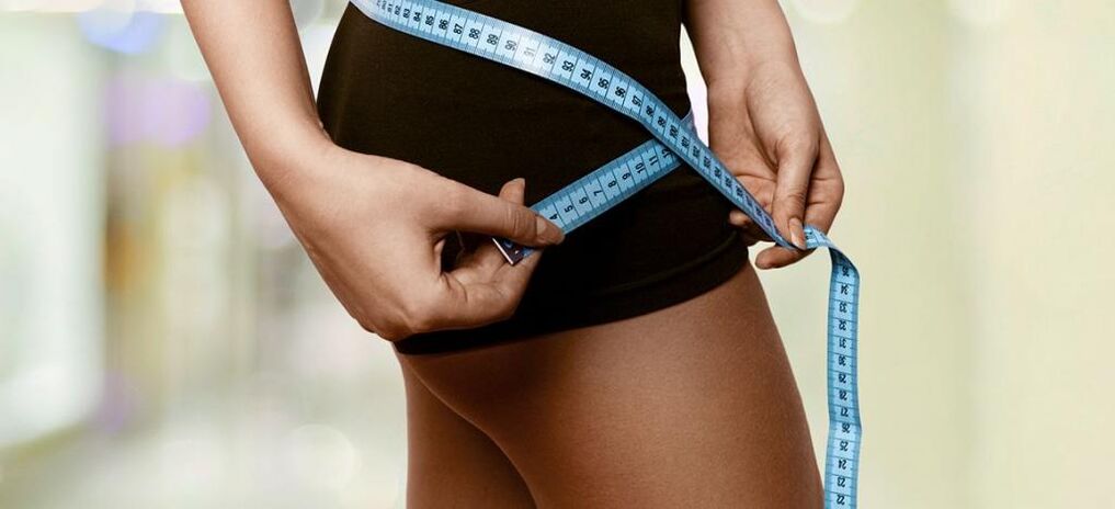 一位女士记录了有效减肥的结果。